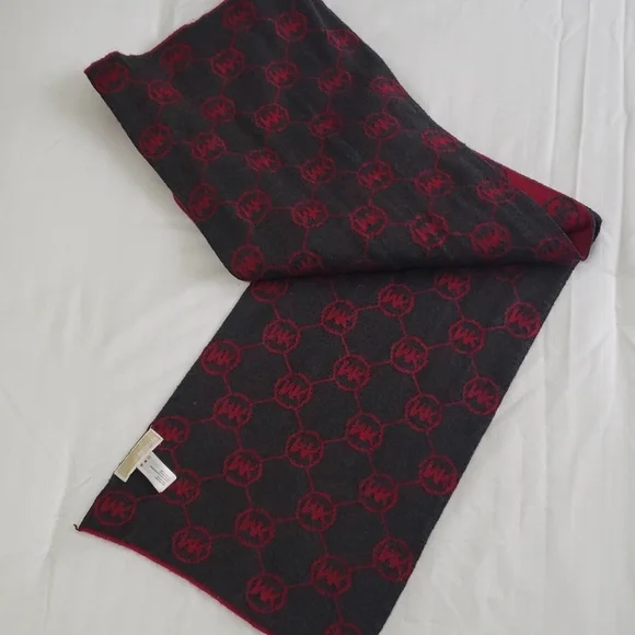 Michael Kors scarf - Picture 6 of 6